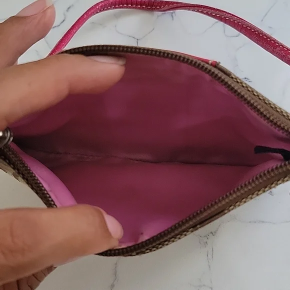 Coach wristlet, EUC🎉🎊 hot pink - Picture 6 of 6